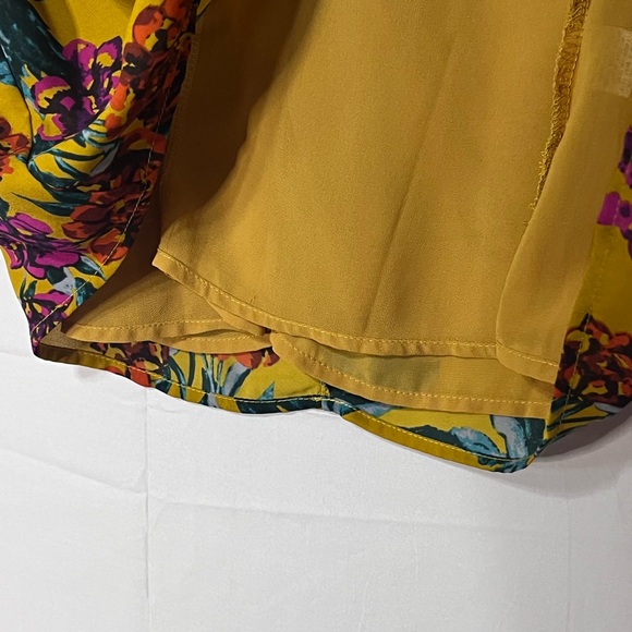 Le Kate small midi floral bell sleeves shift lined dress. Zip in the back. (J) - Picture 5 of 8